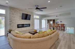 Las Vegas Home in with Putting Green and Sauna!